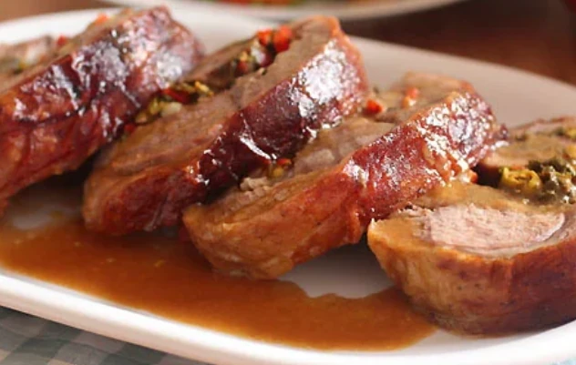 Gigot farci cuit au four
