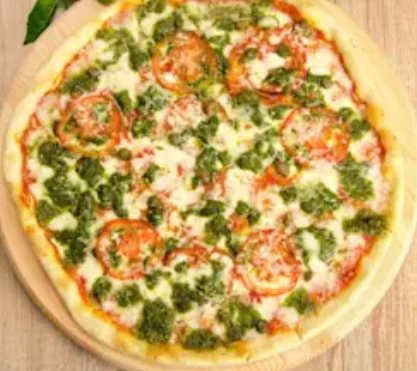 Pizza au pesto et aux tomates cerises