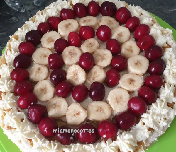 Gâteau à la crème et aux fruits