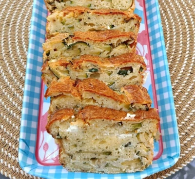 Cake aux courgettes, chèvre frais et thym