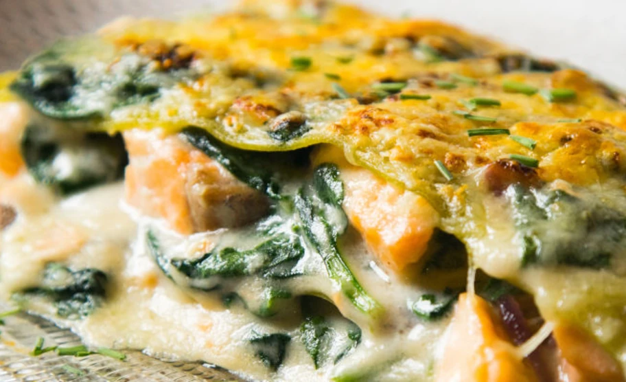 Lasagnes au bleu, saumon, brocolis et courgette