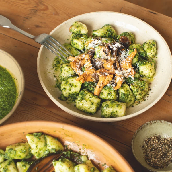Gnocchis au pesto d’épinards et champignons