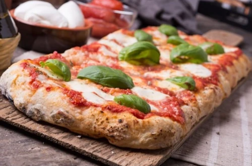 Pizza focaccia tomates cerises et Mini Mozzarella 