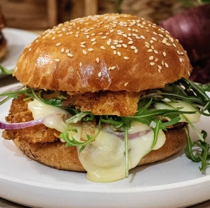 Hamburger au poulet pané