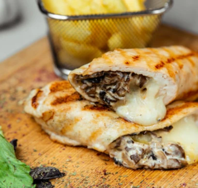 Wrap au camembert et aux oignons caramélisés