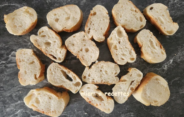 Tranches de baguette rassis