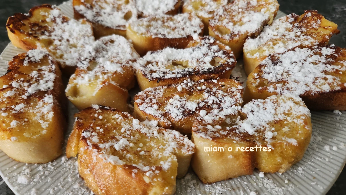 Pain perdu saupoudré de sucre glace