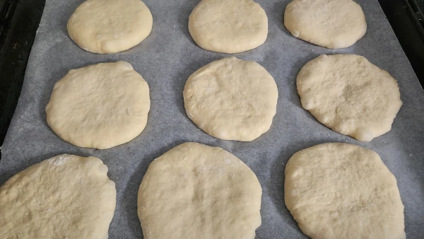 façonnage des pains hamburger briochés