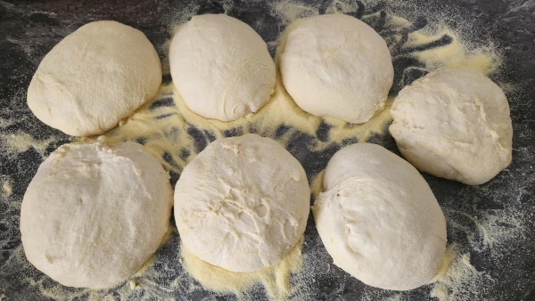 Boules de pâte à pizza