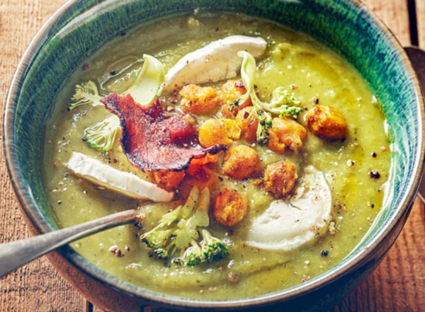 Velouté de brocolis et pois chiches au fromage de chèvre