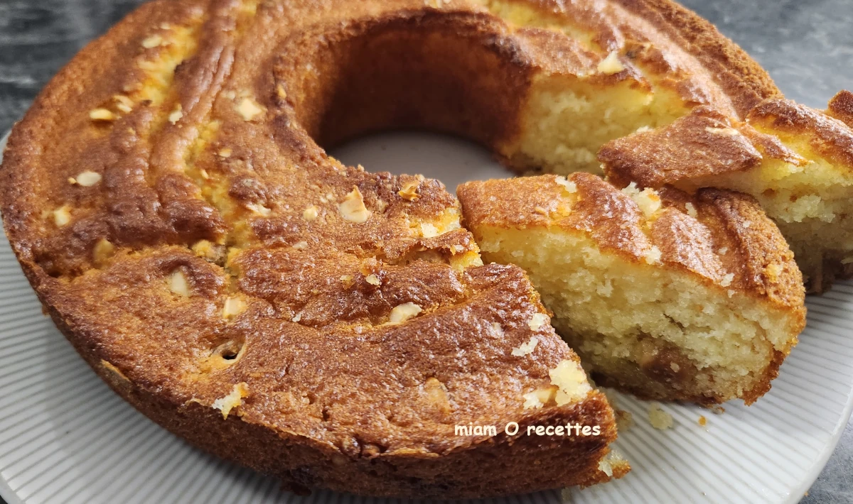 Gâteau au chocolat blanc et noisettes