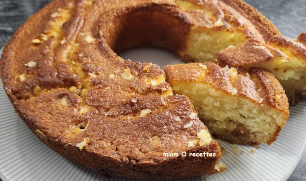 Gâteau au chocolat blanc et noisettes