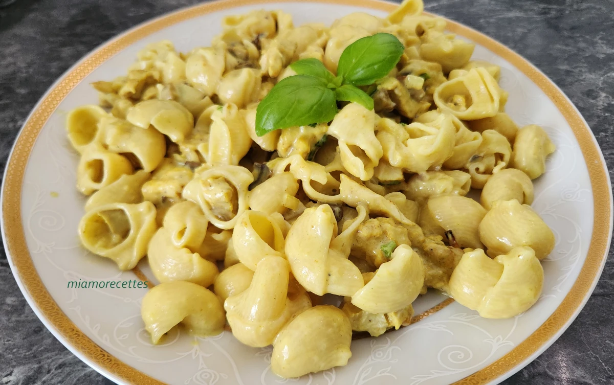 Pâtes au poulet et champignons au four