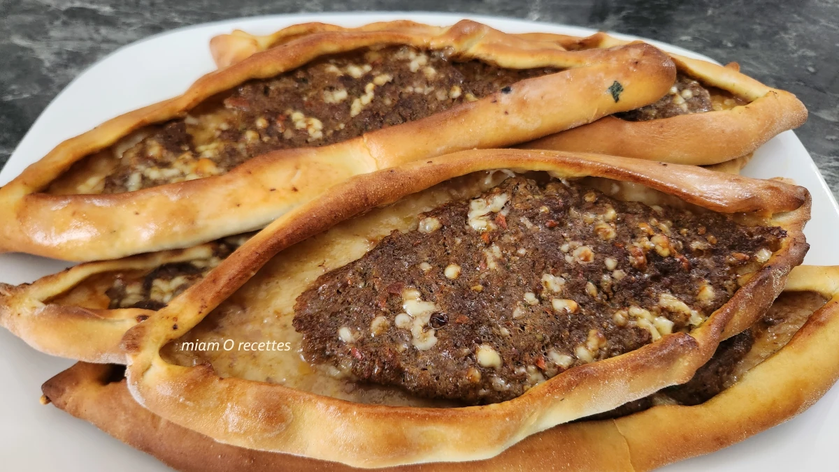 Pide à la viande hachée