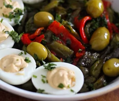 Salade de poivrons et œufs mimosa