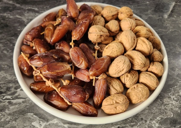 Biscuits aux dattes et aux noix (2 ingrédients)